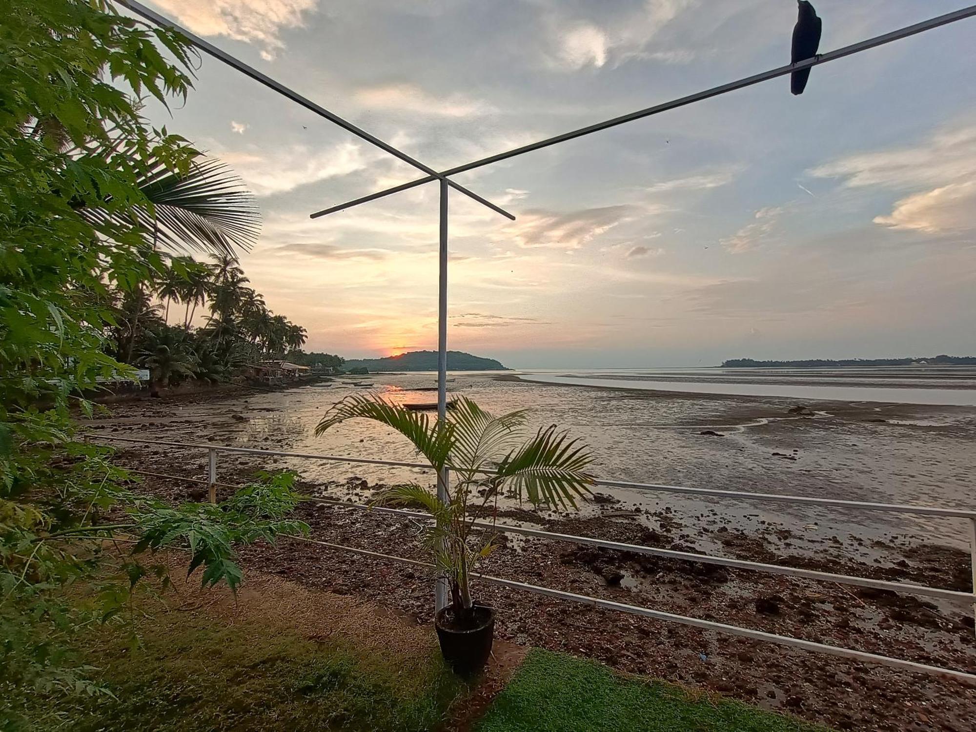 Gs Home On The Bay - Super Sea View Glass Studio Apartment Vagator Exterior photo