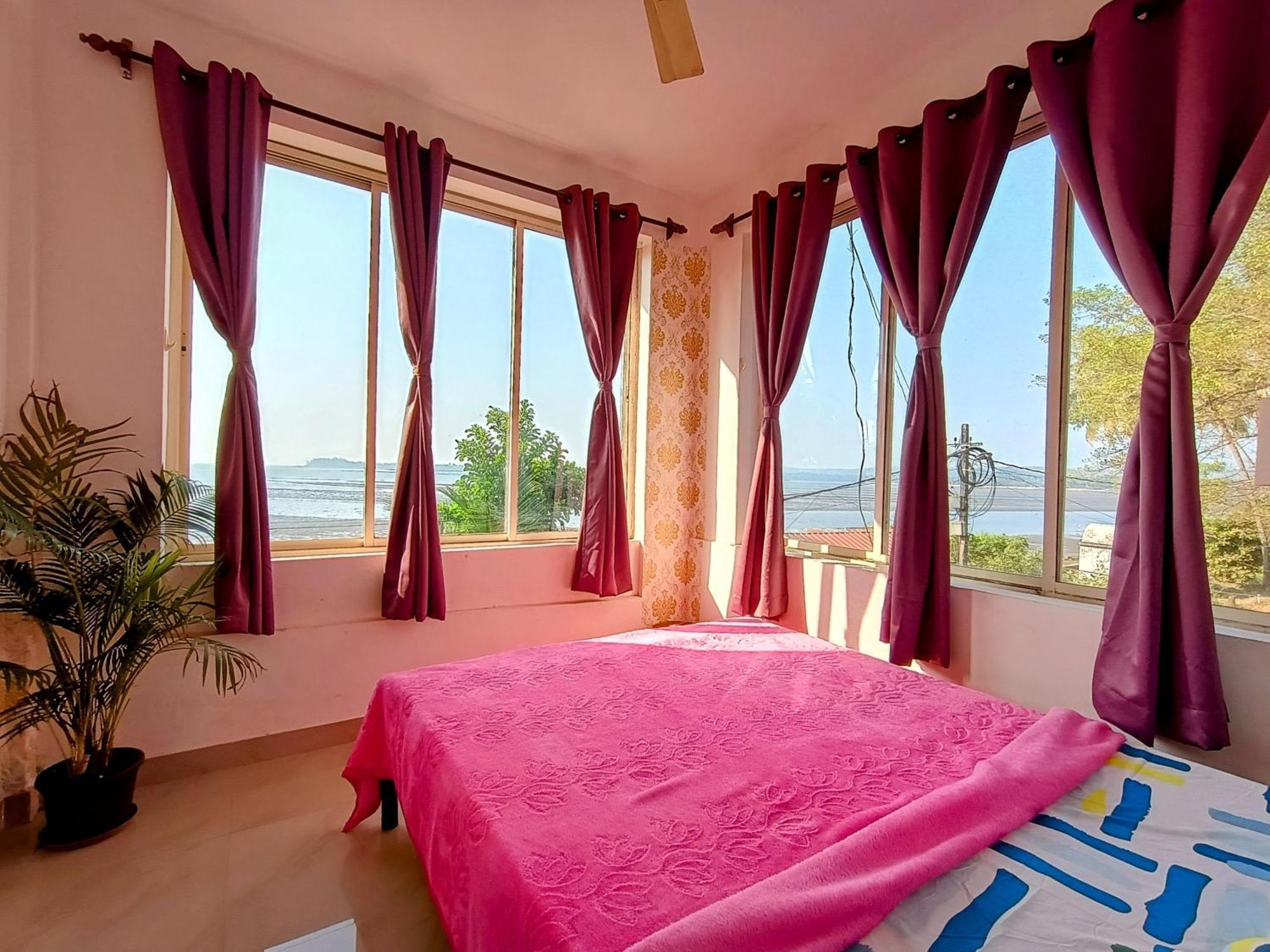 Gs Home On The Bay - Super Sea View Glass Studio Apartment Vagator Exterior photo